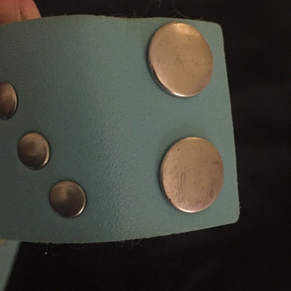 Leather Skull & Crossbones Bracelet - Picture 7 of 8